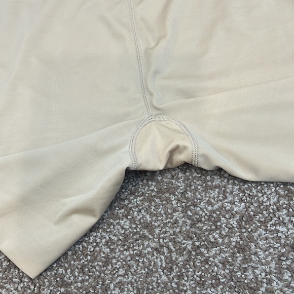 The Spanx 3X RN112121 Beige is a mid-thigh shapewear blend of nylon and spandex - Picture 9 of 10